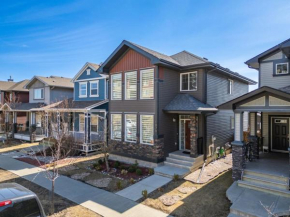 Spacious Home in McConachie, Near Anthony Henday, Sleeps 12, Backyard, Netflix, Free Parking